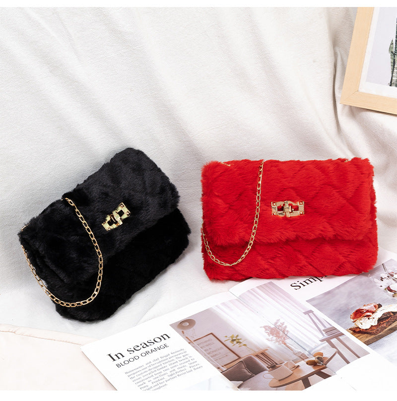 Bolso de hombro afelpado