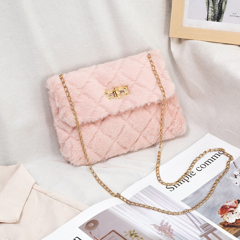 Bolso de hombro afelpado