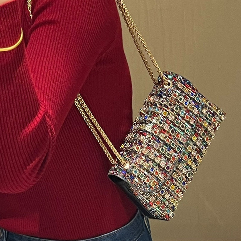 Bolso exquisito con incrustaciones de diamantes