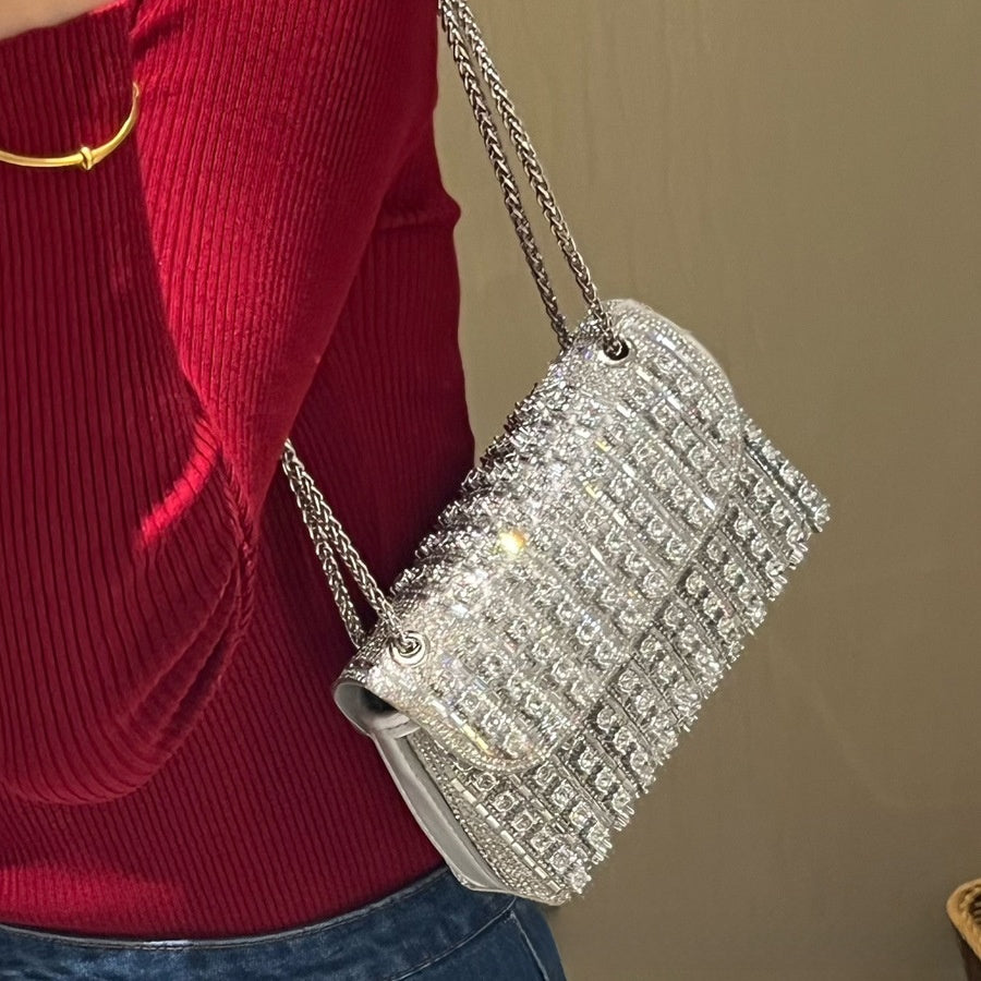 Bolso exquisito con incrustaciones de diamantes