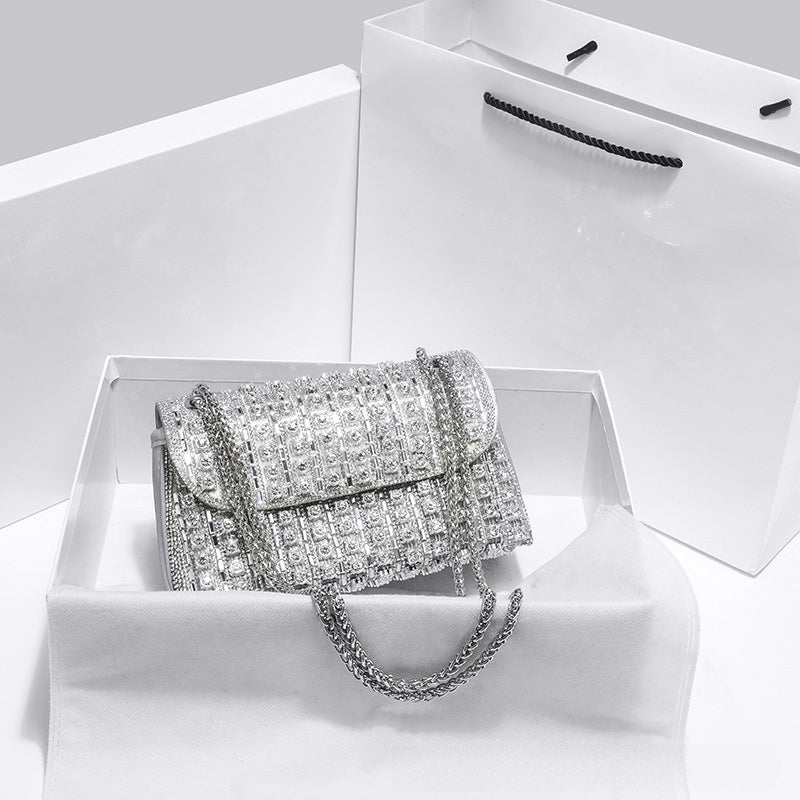 Bolso exquisito con incrustaciones de diamantes
