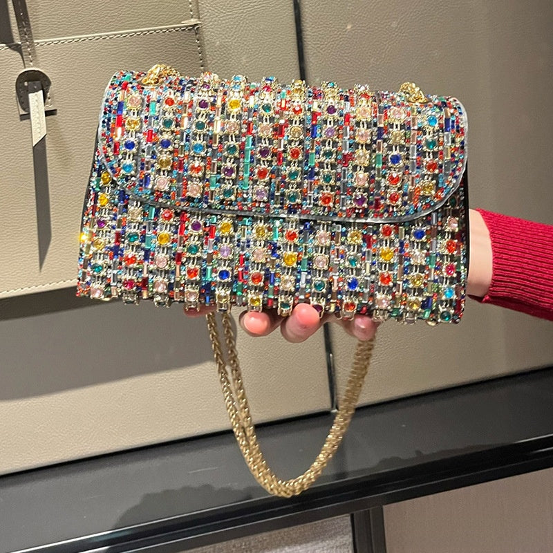 Bolso exquisito con incrustaciones de diamantes
