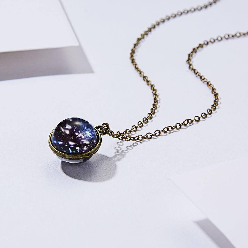 Collar Luminoso Galaxia con Colgante Geométrico de Doble Cara