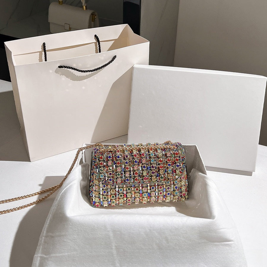 Bolso exquisito con incrustaciones de diamantes